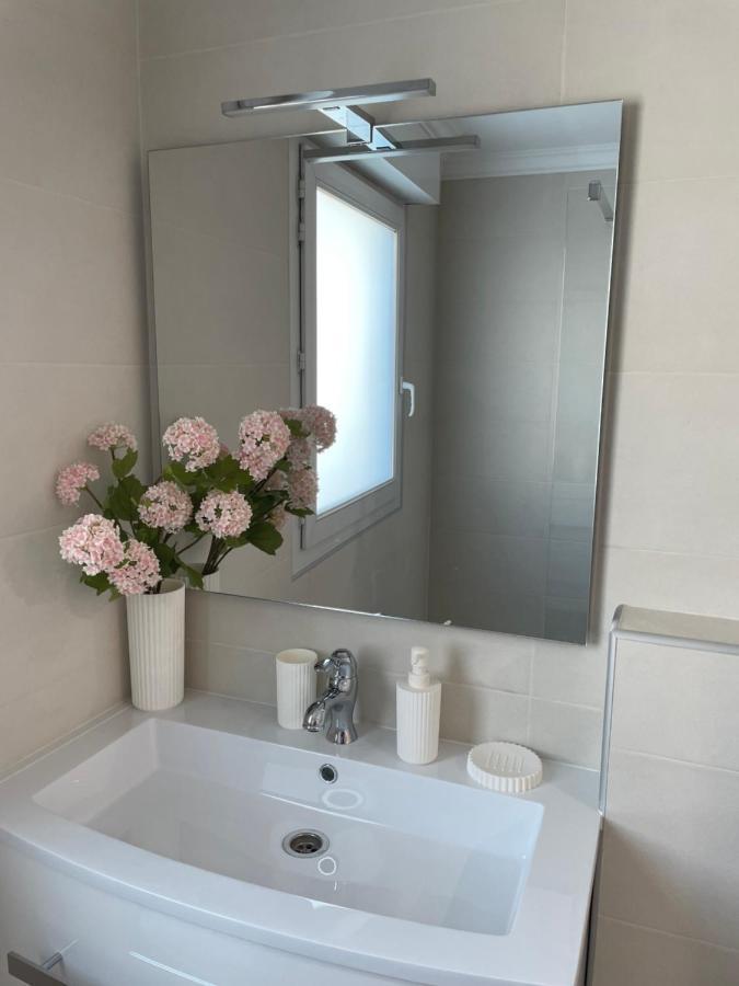 Studio With Swimming Pool 80 Meters Near The Beach นีซ ภายนอก รูปภาพ